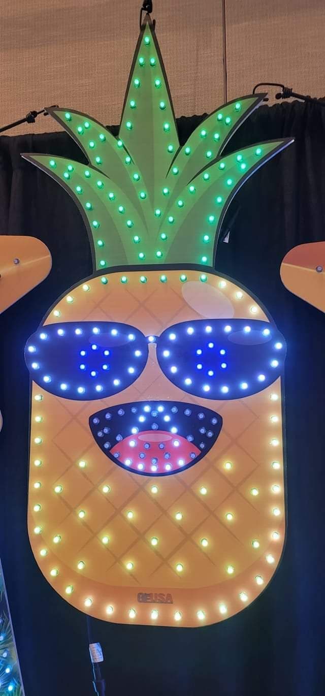 IMPRESSION Singing Pineapple