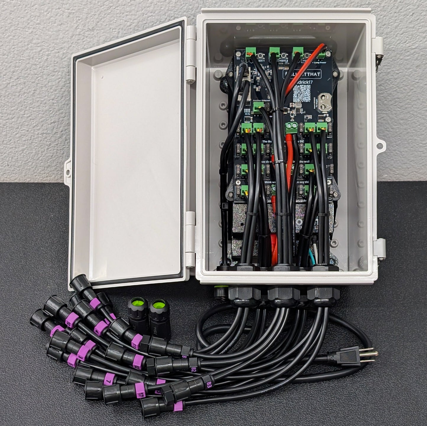 Baldrick17 – Ready-to-Run Pixel Controller (Cosmic Pro-Series)