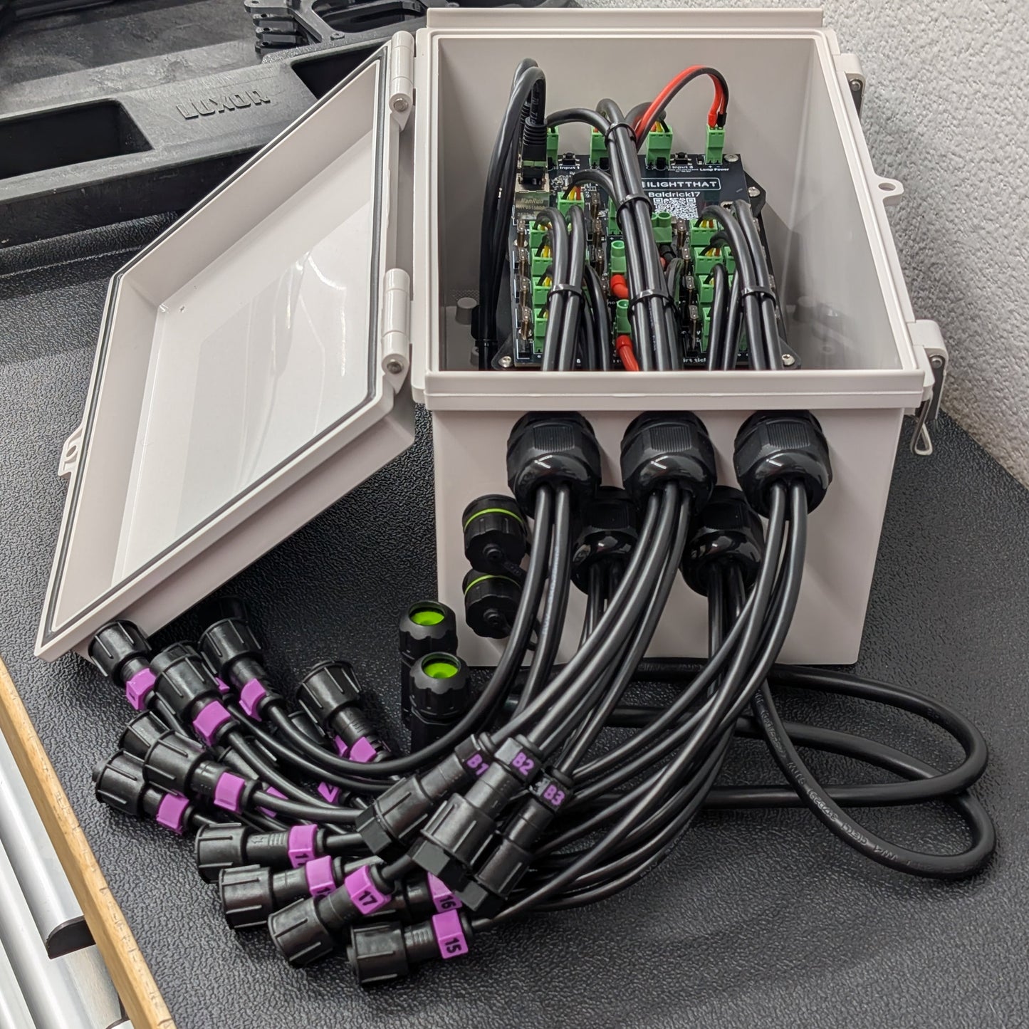 Baldrick17 – Ready-to-Run Pixel Controller (Cosmic Pro-Series)