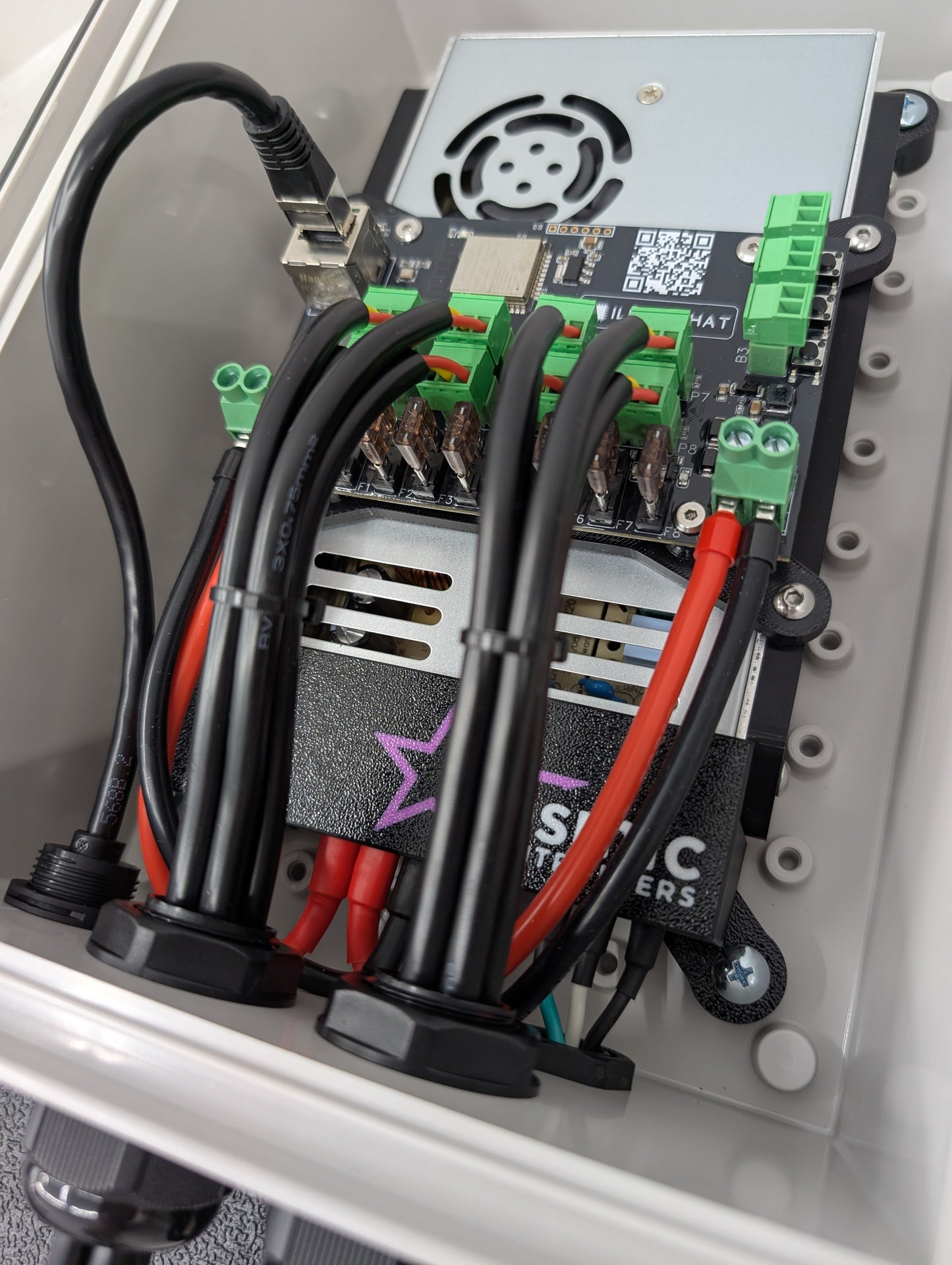 Baldrick8 – Ready-to-Run Pixel Controller (Cosmic 8-Series)