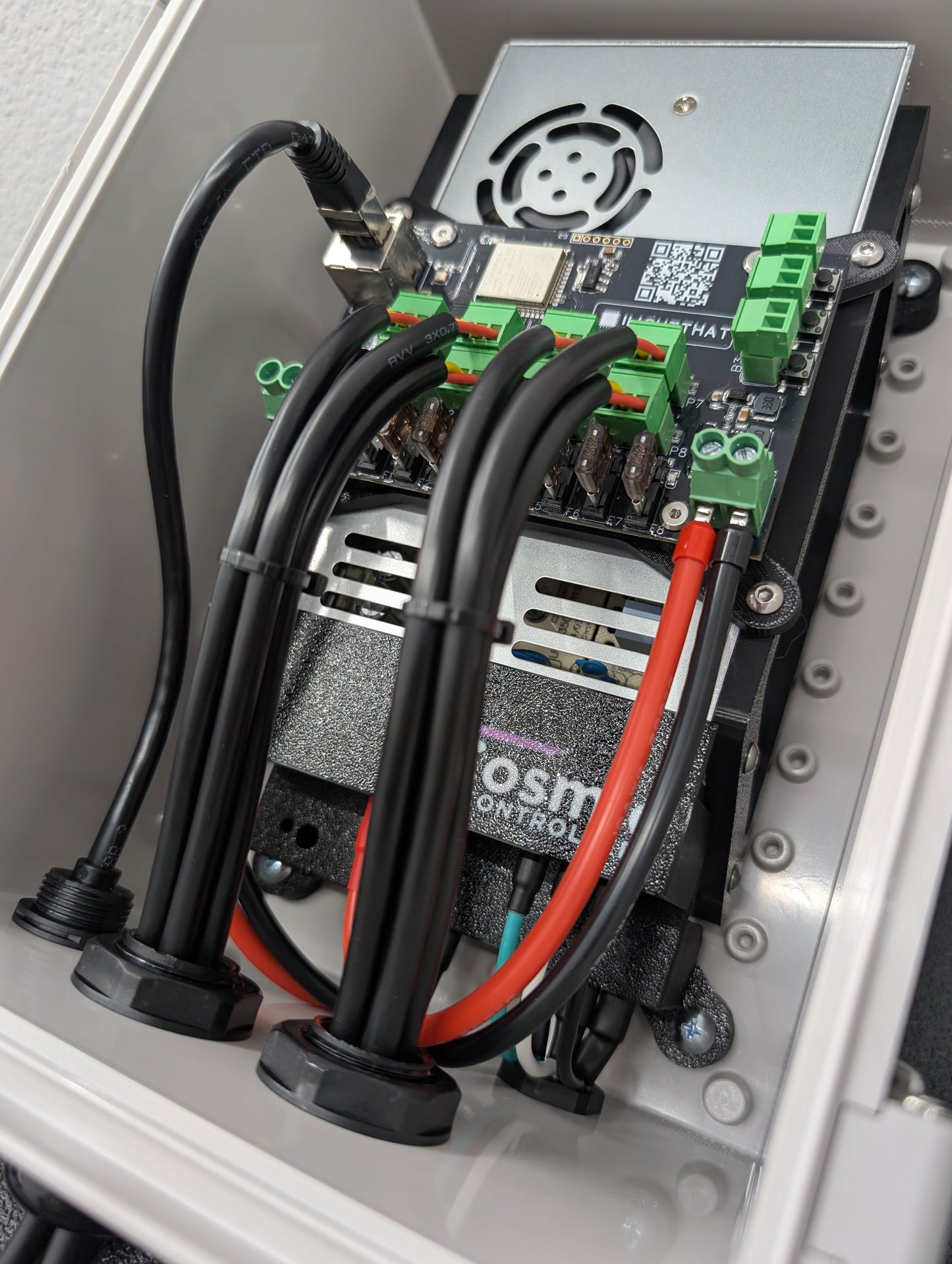 Baldrick8 – Ready-to-Run Pixel Controller (Cosmic 8-Series)